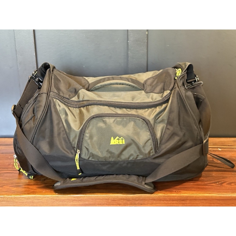 REI Cooperative Duffel Travel Gym Bag Olive Green 21x11 CLEAN